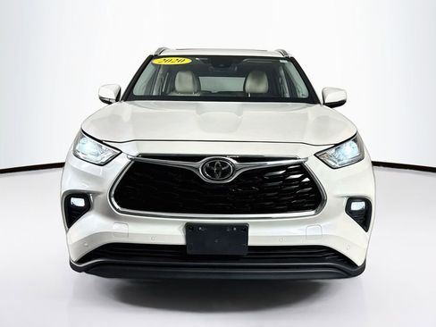 Used 2020 Toyota Highlander Limited FWD image 2