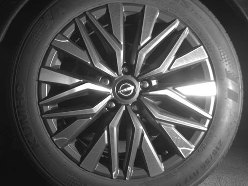Used 2025 Nissan Altima 2.5 SV FWD image 14