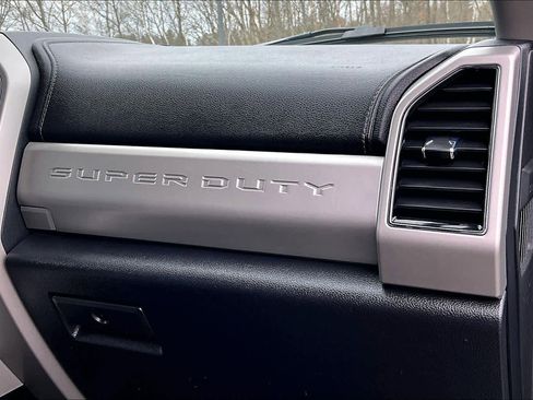 Used 2021 Ford F250 Lariat w/ Chrome Package image 17