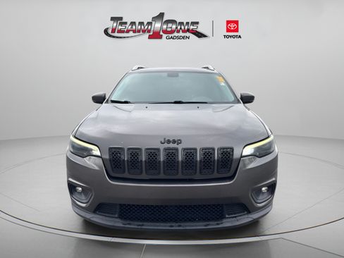 Used 2019 Jeep Cherokee Latitude Plus FWD image 2