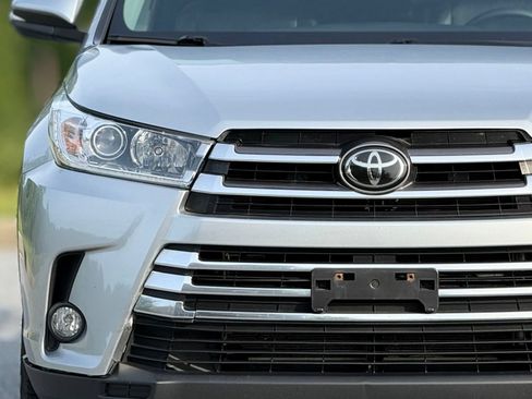 Used 2018 Toyota Highlander XLE AWD/4WD image 14