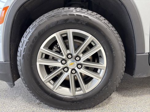 Used 2023 Chevrolet Traverse LT w/ Rear Camera Mirror Package image 40