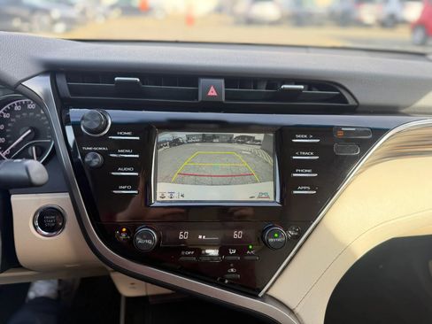 Used 2018 Toyota Camry XLE image 22
