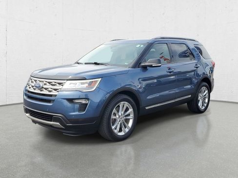 Used 2018 Ford Explorer XLT w/ Equipment Group 202A AWD/4WD image 4