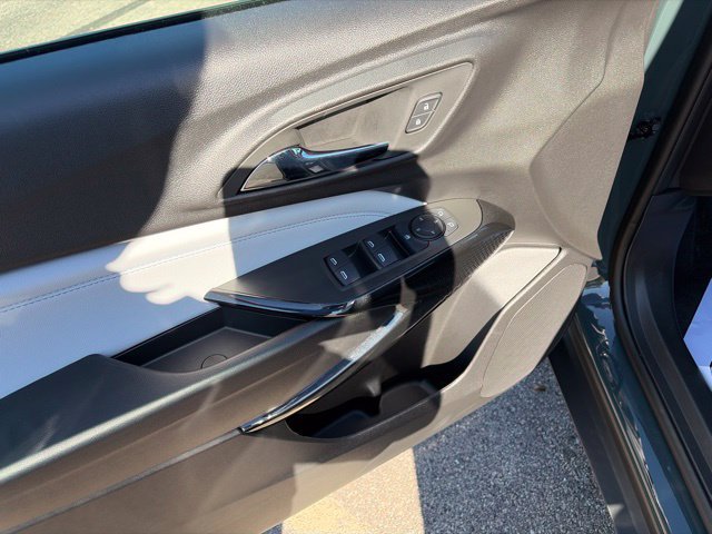 Used 2026 Chevrolet Trax LT w/ LT Convenience Package FWD image 10