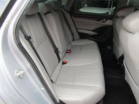 Used 2019 Honda Accord Touring image 13