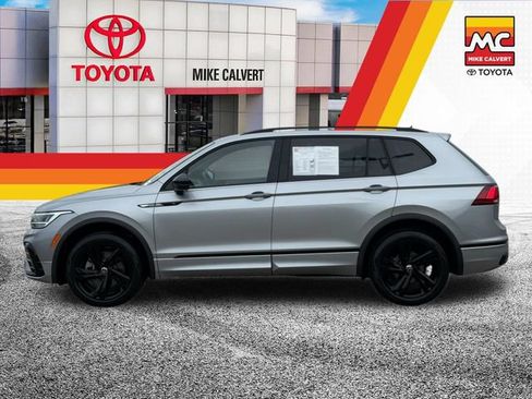 Used 2023 Volkswagen Tiguan SE R-Line FWD image 2