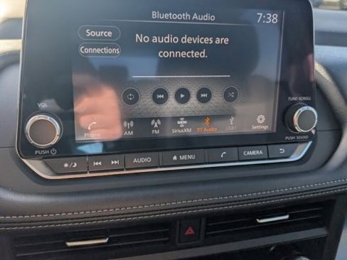 Used 2024 Nissan Rogue SV image 39