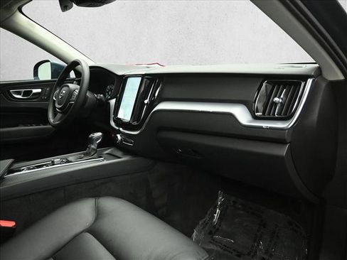 Used 2018 Volvo XC60 T5 Momentum w/ Convenience Package image 26