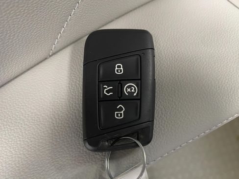 Certified 2024 Volkswagen Tiguan SEL R-Line AWD/4WD image 31