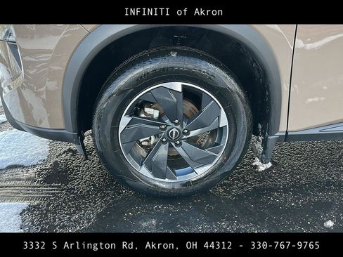 Used 2025 Nissan Rogue SV w/ SV Premium Package image 20