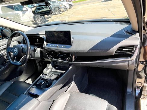Used 2024 Nissan Rogue SL w/ SL Premium Package FWD image 9
