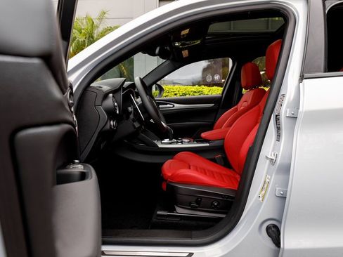 New 2025 Alfa Romeo Stelvio Sprint image 22