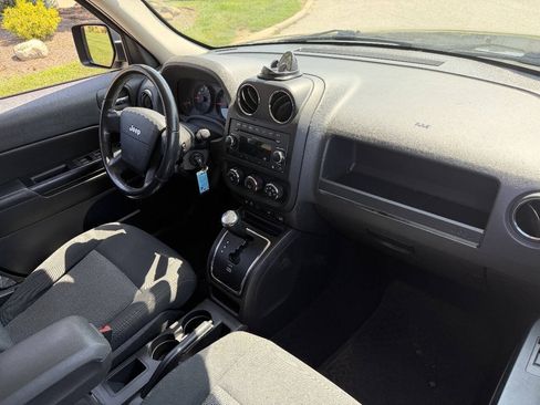Used 2010 Jeep Patriot Latitude FWD image 7