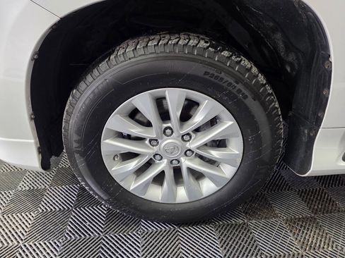 Used 2017 Lexus GX 460 image 39