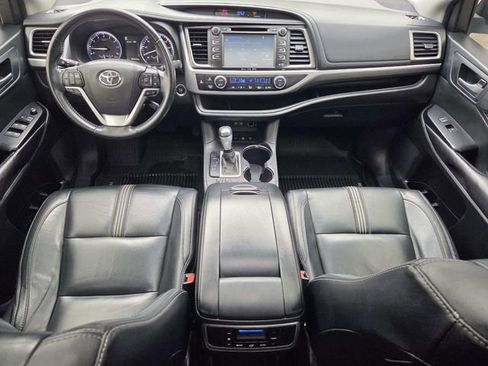 Used 2017 Toyota Highlander SE image 13