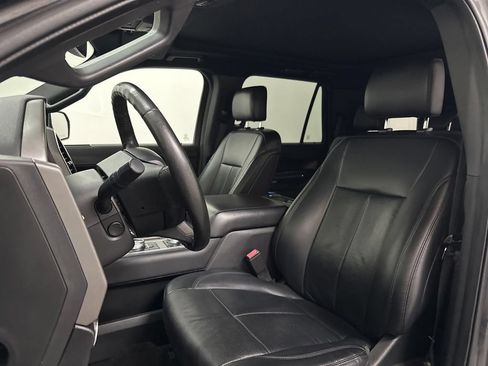 Used 2019 Ford Expedition XLT w/ Equipment Group 202A AWD/4WD image 28