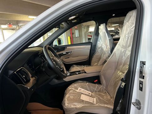 New 2026 Volvo XC90 B6 Plus w/ Protection Package Premier image 10