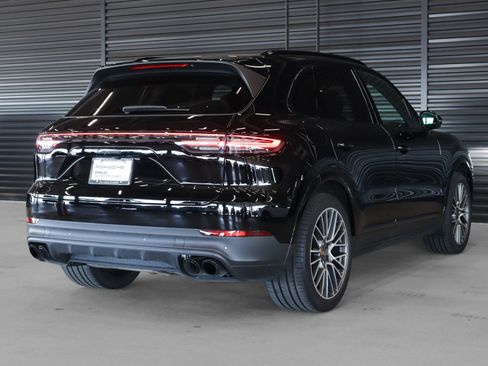 Certified 2023 Porsche Cayenne Platinum Edition AWD/4WD image 10