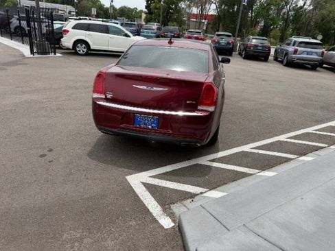 Used 2019 Chrysler 300 Limited AWD/4WD image 10