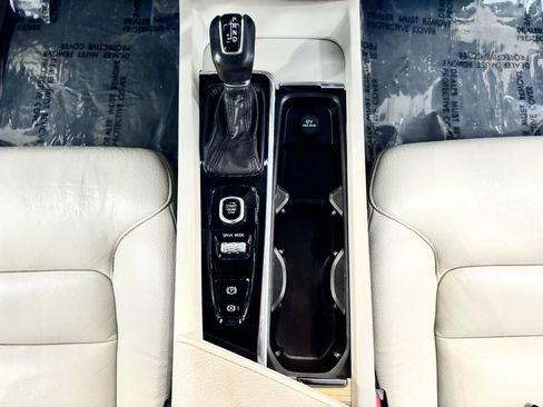 Used 2019 Volvo XC60 T5 Momentum w/ Premium Package image 30