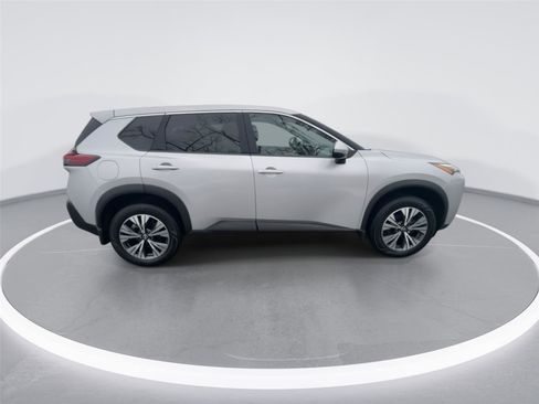 Used 2022 Nissan Rogue SV image 9