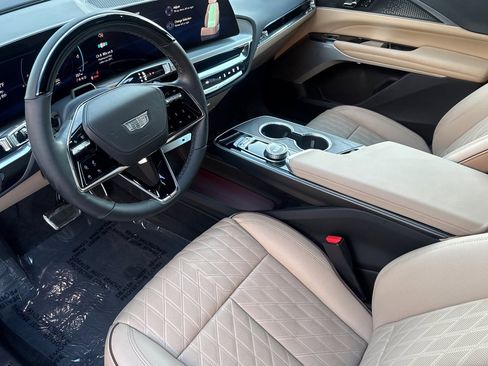 Certified 2025 Cadillac Lyriq Luxury w/ Nappa Leather Package image 9