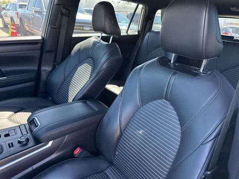 Used 2021 Toyota Highlander XSE image 4