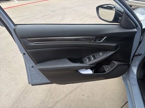 Used 2022 Honda Accord Sport image 11