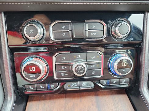 Certified 2024 GMC Yukon Denali Ultimate image 21