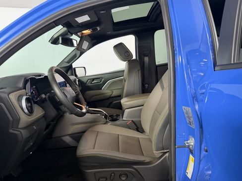 Used 2025 Chevrolet Colorado ZR2 w/ Technology Package AWD/4WD image 24