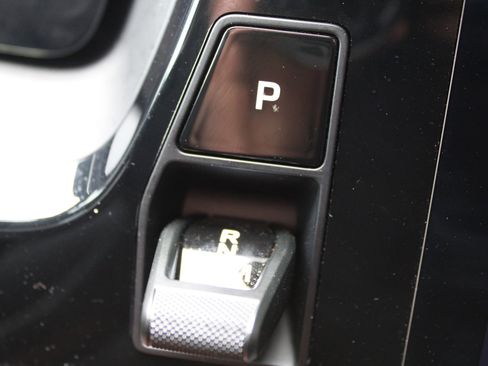 Certified 2025 Porsche Panamera 4 image 21