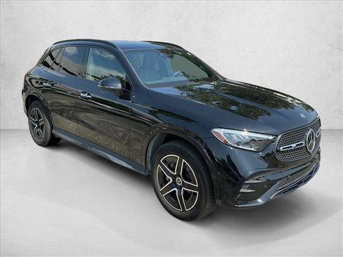 Used 2023 Mercedes-Benz GLC 300 4MATIC image 3