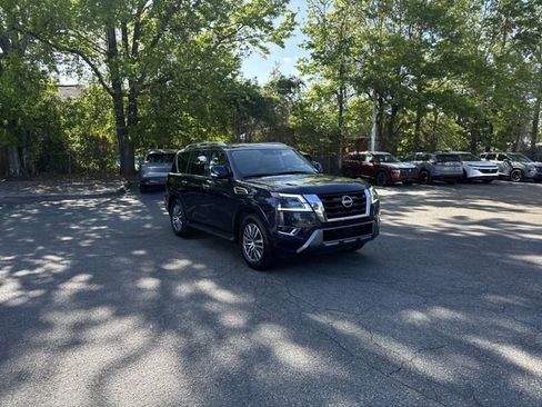 Used 2024 Nissan Armada SL w/ Captain's Chairs Package AWD/4WD image 3