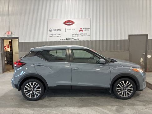 Used 2022 Nissan Kicks SV image 2