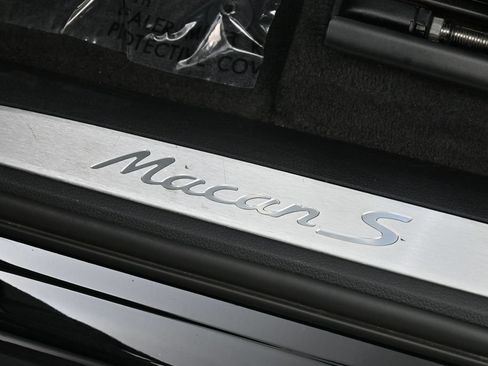 Certified 2023 Porsche Macan S AWD/4WD image 27