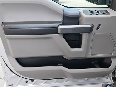 Used 2018 Ford F150 XLT w/ Equipment Group 302A Luxury AWD/4WD image 17