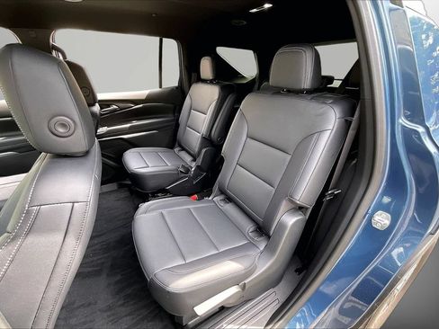 Used 2025 Chevrolet Traverse LT w/ LPO, Floor Liner Package FWD image 22