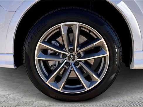 Used 2025 Audi Q3 2.0T Premium w/ Convenience Package image 8