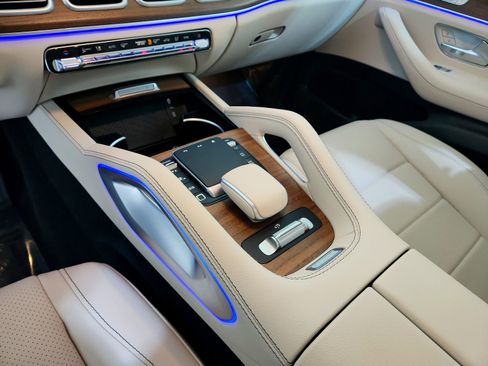 Certified 2025 Mercedes-Benz GLS 450 4MATIC image 27