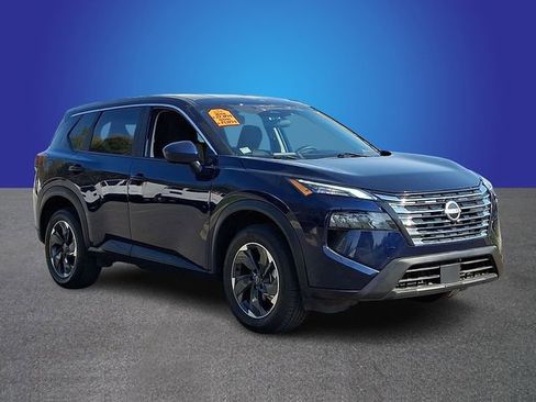 Used 2024 Nissan Rogue SV image 3