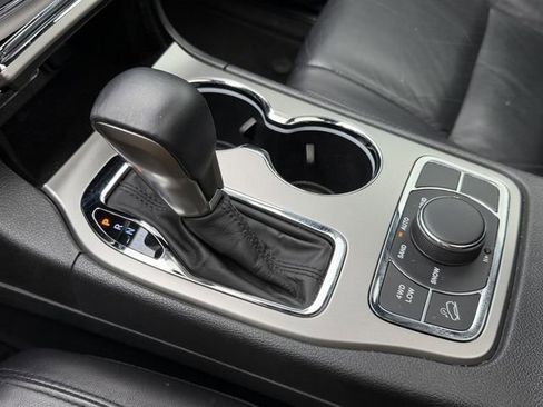 Used 2018 Jeep Grand Cherokee Limited image 25