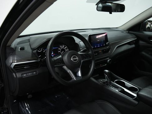 Used 2024 Nissan Altima 2.5 SV image 25