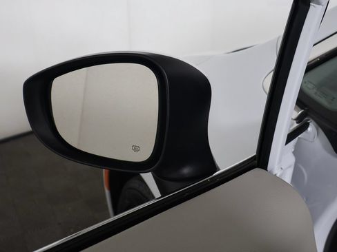 Used 2023 Chrysler Voyager LX FWD image 29