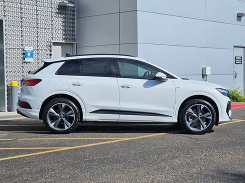 Used 2024 Audi Q4 e-tron Premium w/ Convenience Package image 4