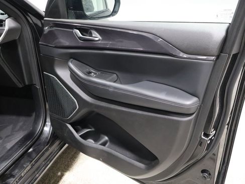 Used 2021 Jeep Grand Cherokee L Laredo image 27