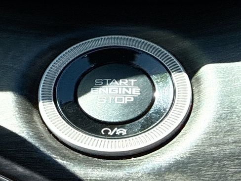 Used 2023 Jeep Grand Cherokee Overland AWD/4WD image 9