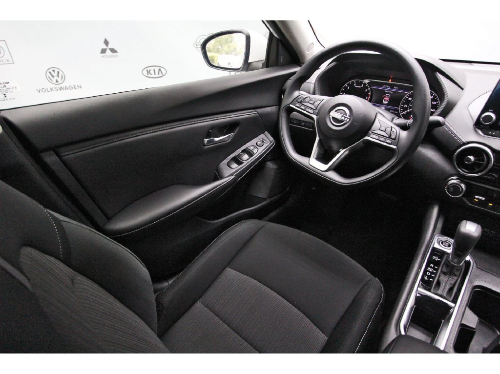 Certified 2025 Nissan Sentra SV FWD image 6