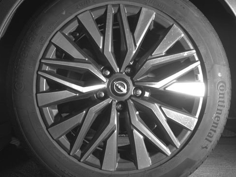 Used 2025 Nissan Altima 2.5 SV FWD image 14