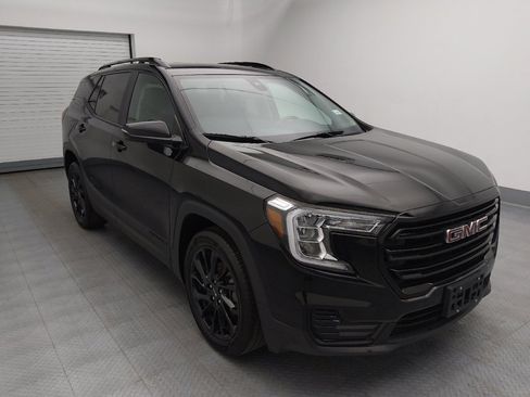 Used 2024 GMC Terrain SLE w/ Elevation Edition image 13